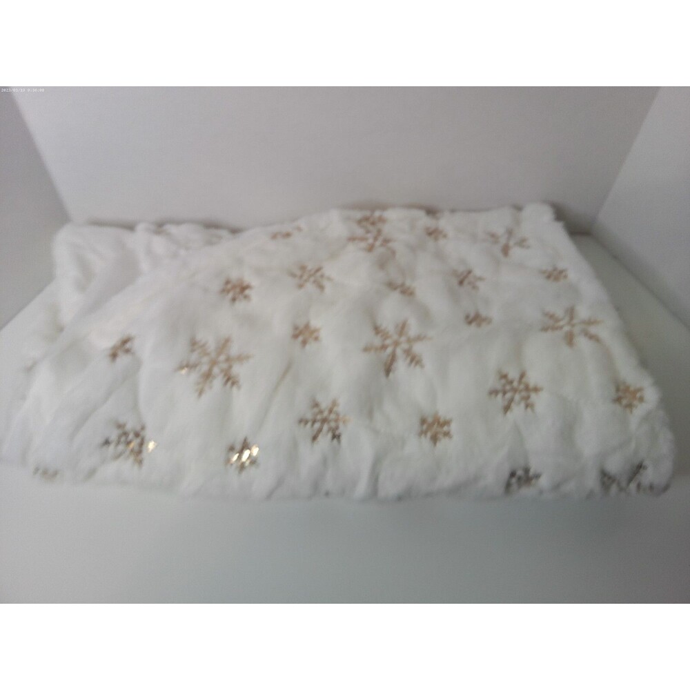 White With Gold Snow Flakes Christmas Tree Skirt